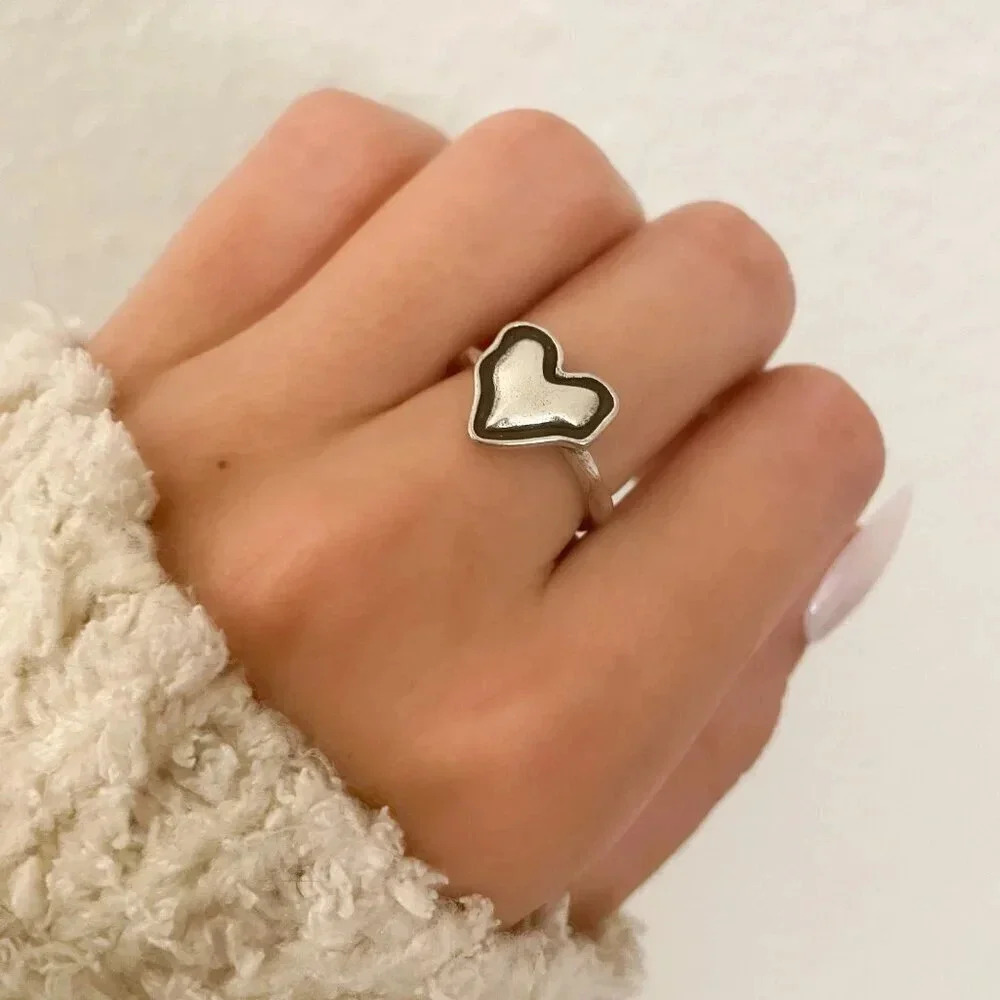 925 Sterling Silver Minimalist Black Heart Ring Dainty Heart Ring Black & Silver - Picture 6 of 9